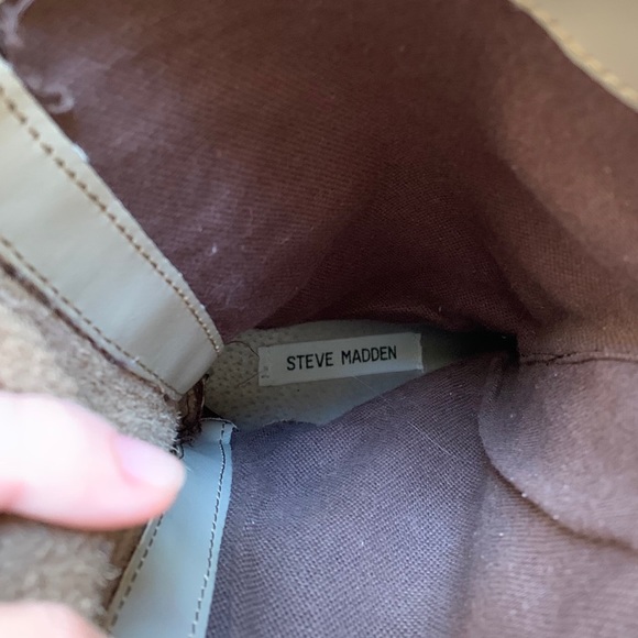 Steve Madden tan suede boots with purple zipper - Picture 4 of 5